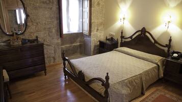 Double Room | Desk, free cots/infant beds, rollaway beds, free WiFi