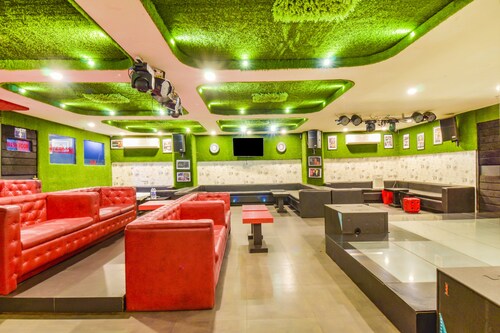 FabHotel Pentagon Airport