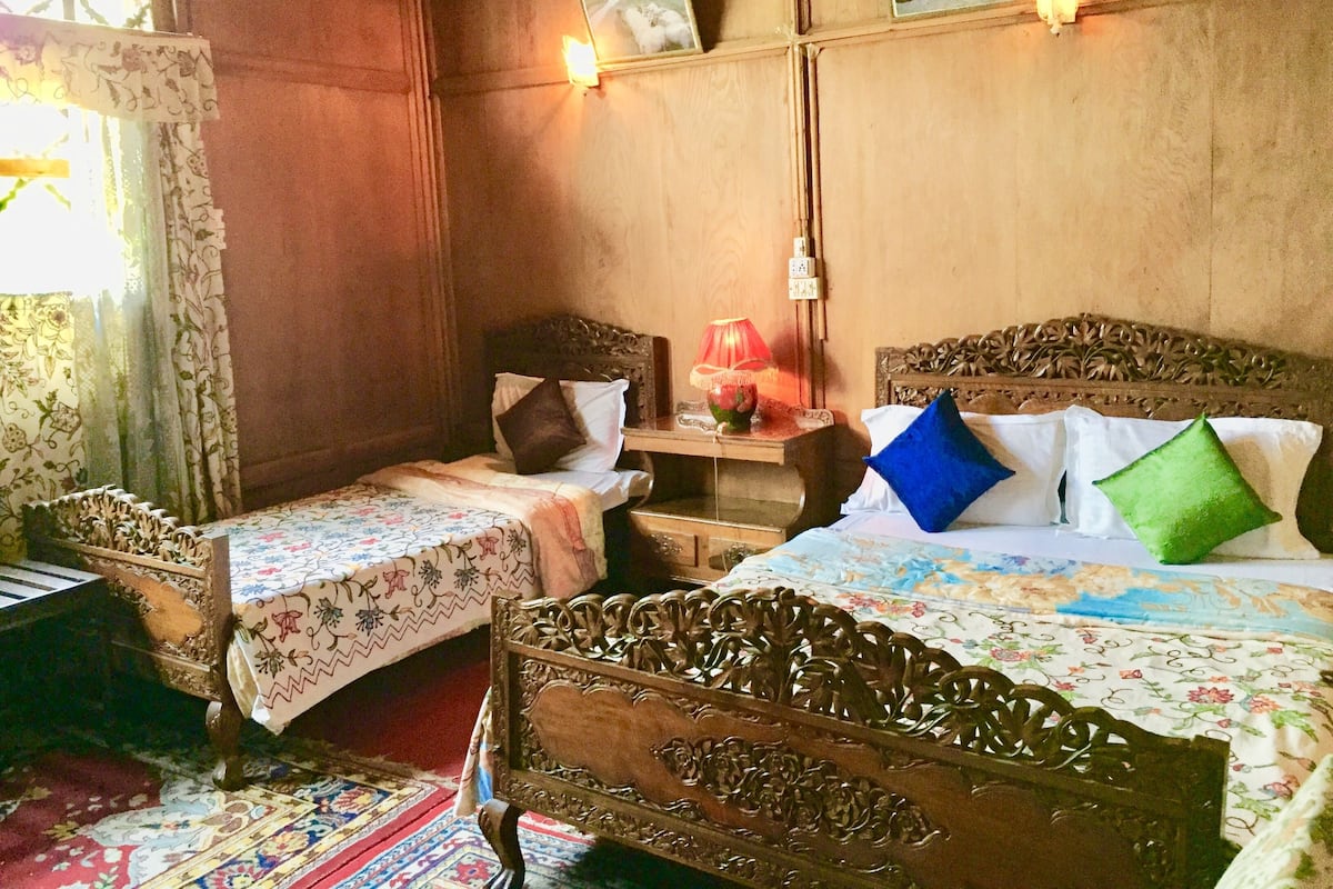 Deluxe Double or Twin Room, Berbilang Katil, Non Smoking | 10 bilik tidur, peralatan tempat tidur hipoalergenik, gebar bulu kapas 