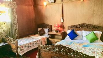 10 bedrooms, hypo-allergenic bedding, down duvets, in-room safe