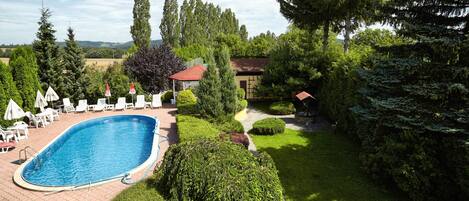 Utendørsbasseng og bassengparasoller