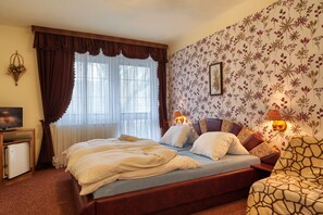 Comfort-rum - flera sängar - balkong | Värdeförvaringsskåp på rummet, gratis wi-fi och sängkläder