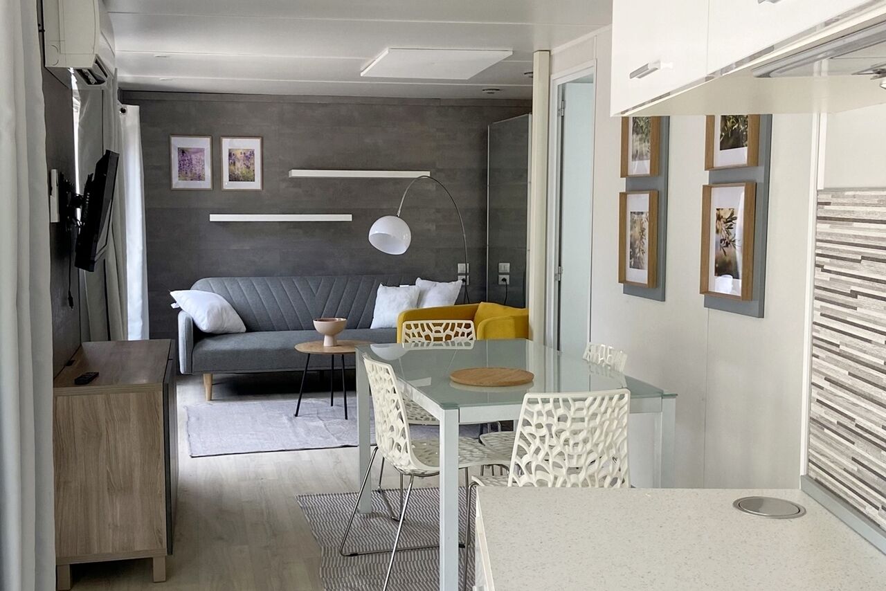 Mobile Home | Living area | 32-inch LCD TV with satellite channels