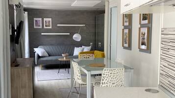 Mobile Home | Living area | 32-inch LCD TV with satellite channels