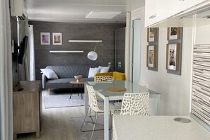 Televisión LCD 32 pulgadas con canales de televisión vía satélite