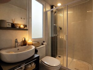 Shower, free toiletries, hair dryer, bathrobes - Ulika Rovinj Camping (Rovinj)