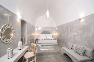 Studio (Thetis Cave Studio) | 2 bedrooms, premium bedding, in-room safe, soundproofing