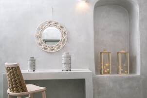 Studio (Thetis Cave Studio) | 2 bedrooms, premium bedding, in-room safe, soundproofing