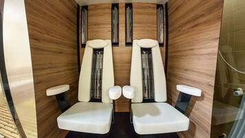 Een sauna, een stoombad, warm/mineraalwaterbronnen, modderbaden