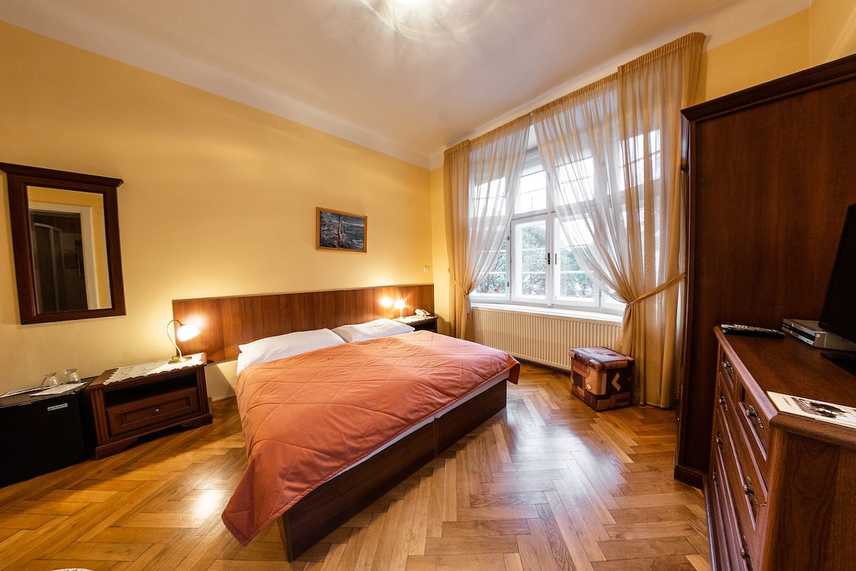 Superior Room, Balcony | 1 bedroom, minibar, in-room safe, individually decorated