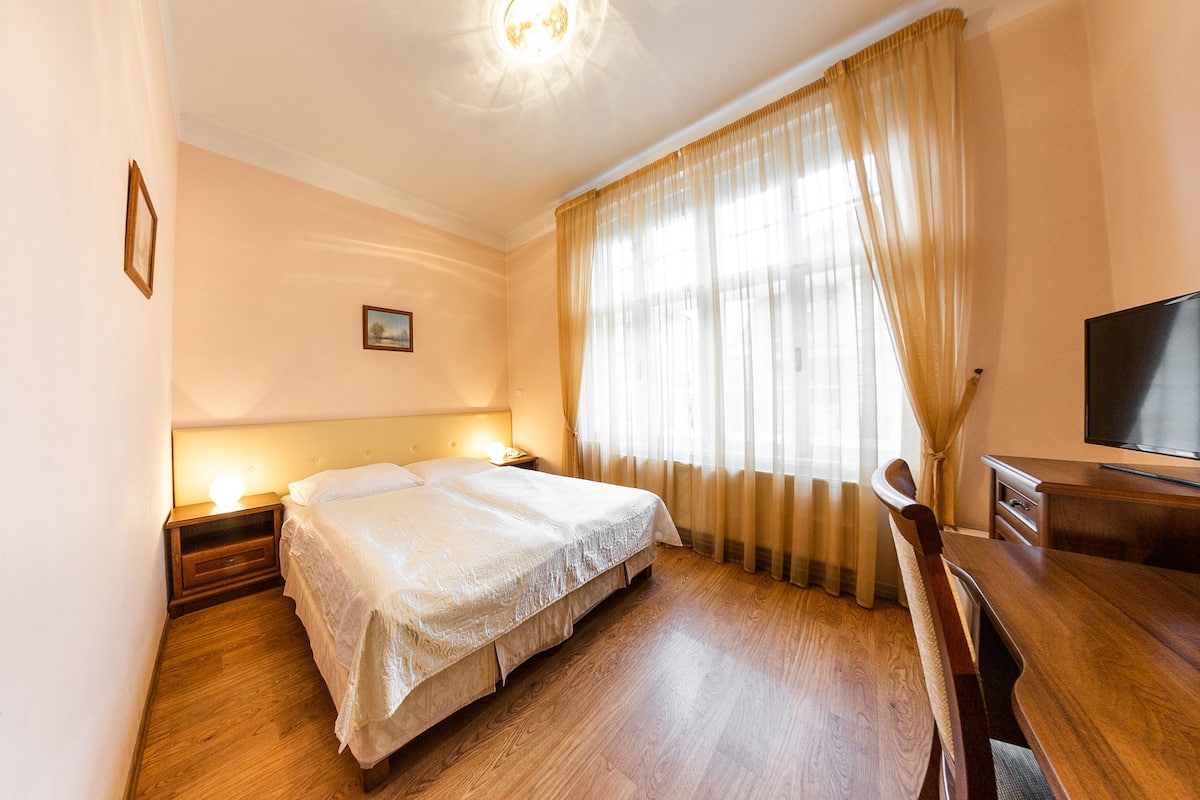 Comfort Room, Refrigerator