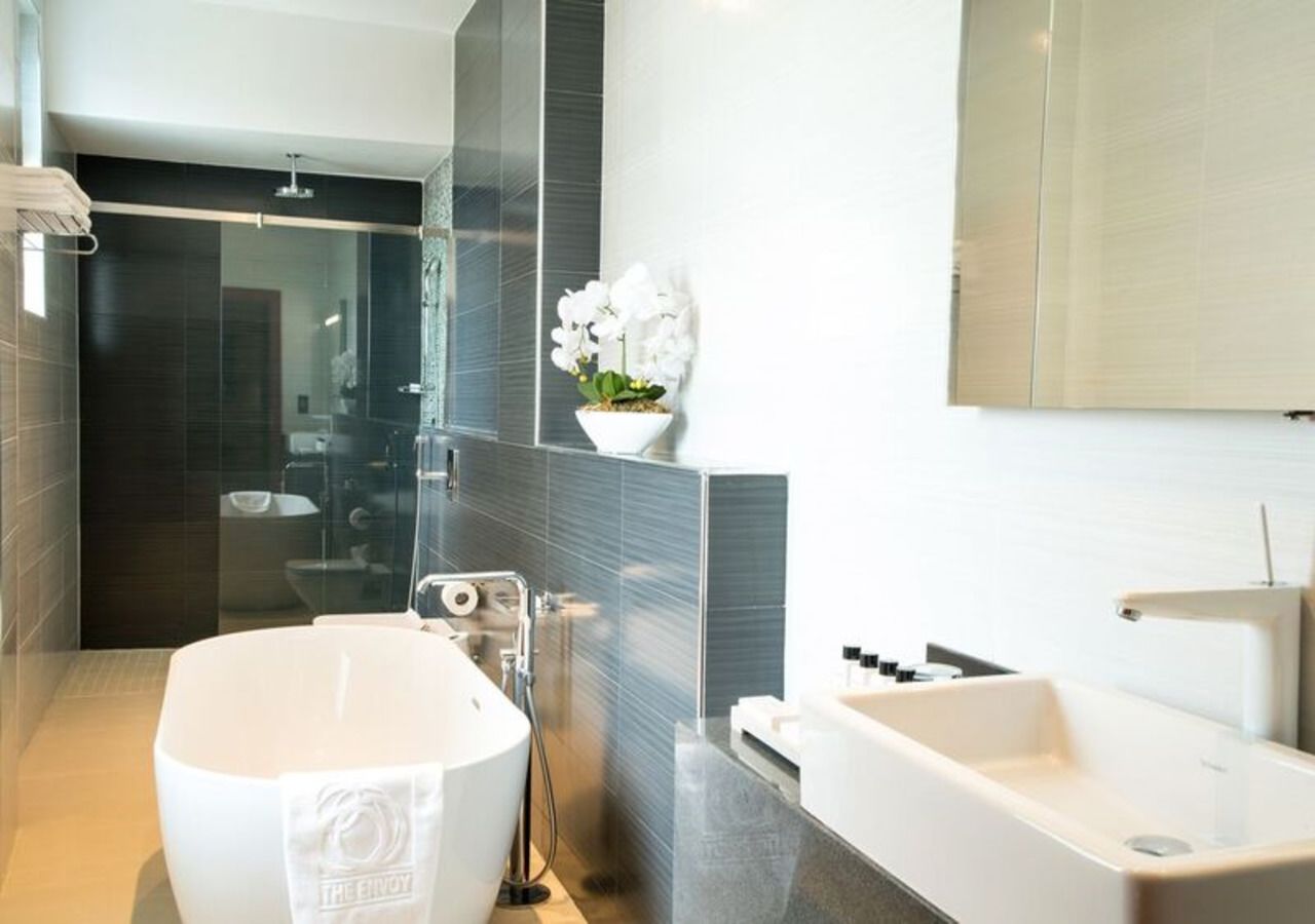 diplomatic suite | bathroom | shower, rainfall showerhead, free toiletries, hair dryer