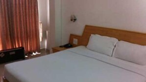 1 bedroom, desk, free WiFi - Kailash Holiday Inn (Neyyattinkara)