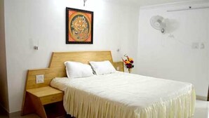 1 bedroom, desk, free WiFi - Kailash Holiday Inn (Neyyattinkara)