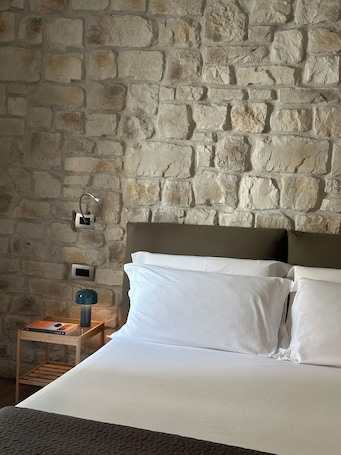 Colchones con efecto memoria, minibar, escritorio y cortinas blackout