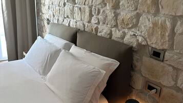 Habitación Deluxe doble | Colchones viscoelásticos, minibar, escritorio y cortinas opacas