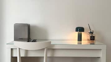 Chambre Double | Matelas mémoire de forme, minibar, bureau, rideaux occultants