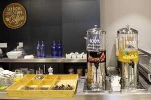 Café da manhã com buffet todos os dias (EUR 12 por pessoa) 