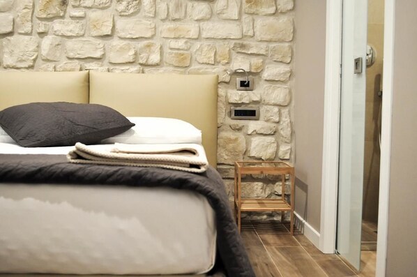 Minibar con artículos gratuitos, escritorio y sistema de insonorización 