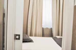 Minibar con artículos gratuitos, escritorio y sistema de insonorización 