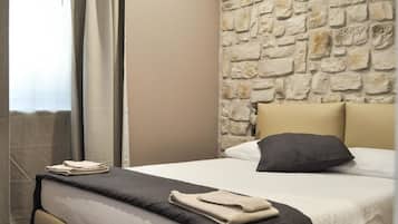 Standard Double Room | Free minibar, desk, soundproofing, free WiFi