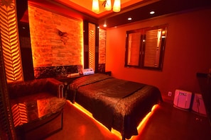 A room with a bed, a massage chair, and a massage machine. - Hotel X - Adult Only (Tokyo)