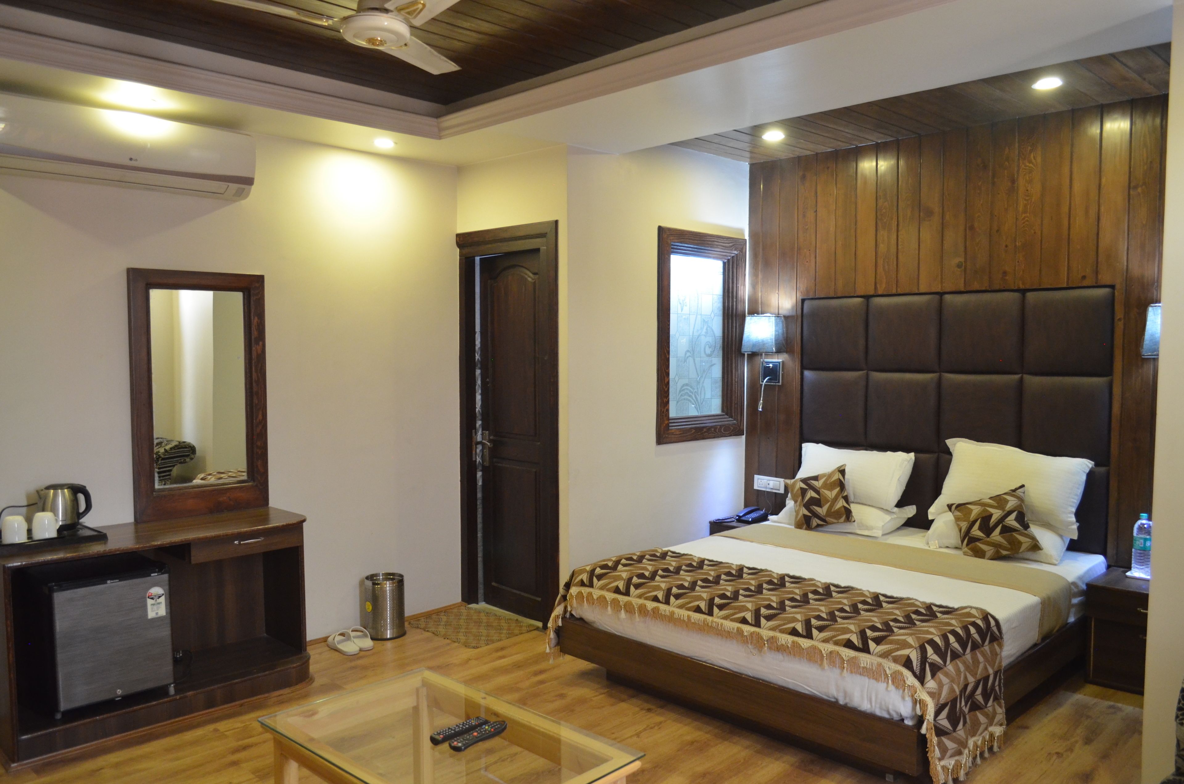 In-room safe, individually decorated, individually furnished, desk