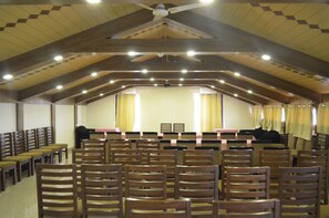 Kahden hengen deluxe-huone, 1 suuri parisänky, esteetön | Business center omassa huoneessa