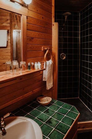 Superior Room, 1 King Bed, Non Smoking | Bathroom | Shower, free toiletries, hair dryer, towels