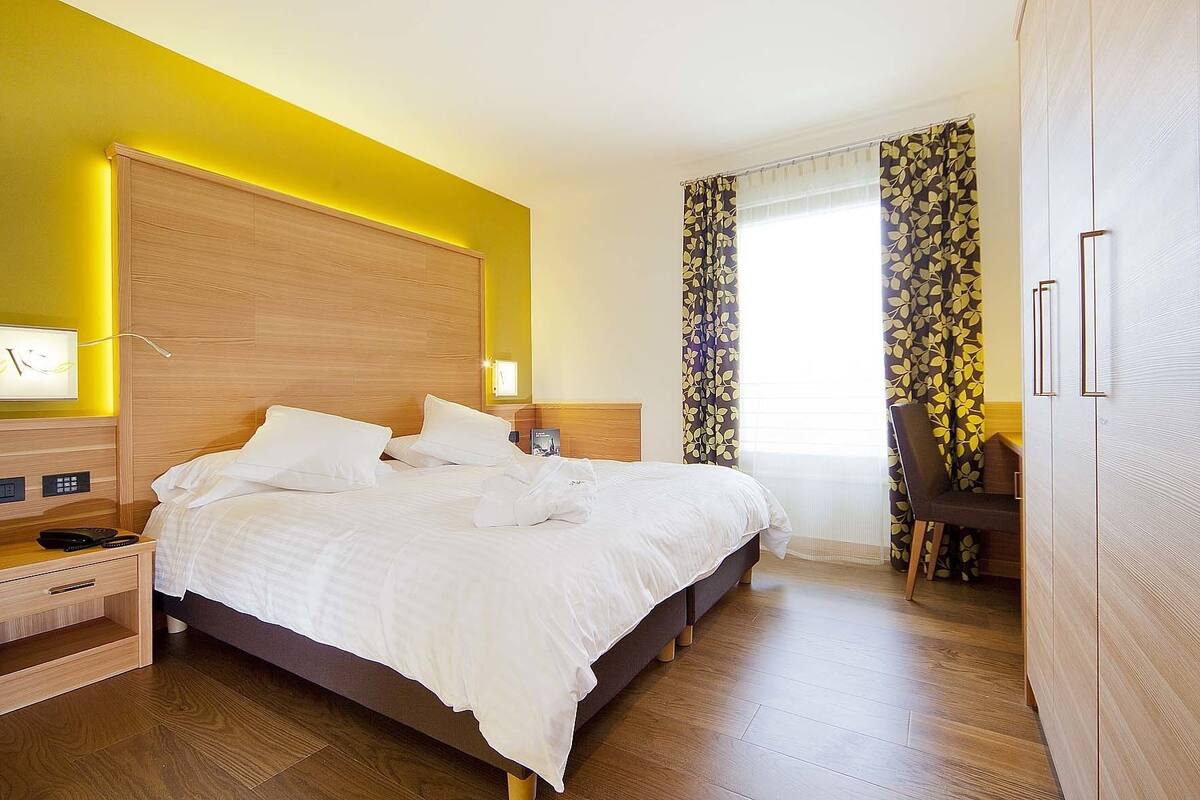 In-room safe, desk, soundproofing, free WiFi