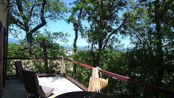 Double Room, 1 Queen Bed | 3 bedrooms, individually decorated, individually furnished