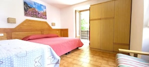 In-room safe, free WiFi, bed sheets