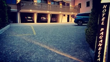 Bãi đậu xe tự phục vụ miễn phí