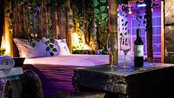 Comfort Suite, Jetted Tub | Individually furnished, blackout drapes, soundproofing, free WiFi