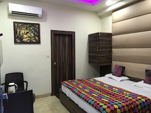 In-room safe, rollaway beds, free WiFi