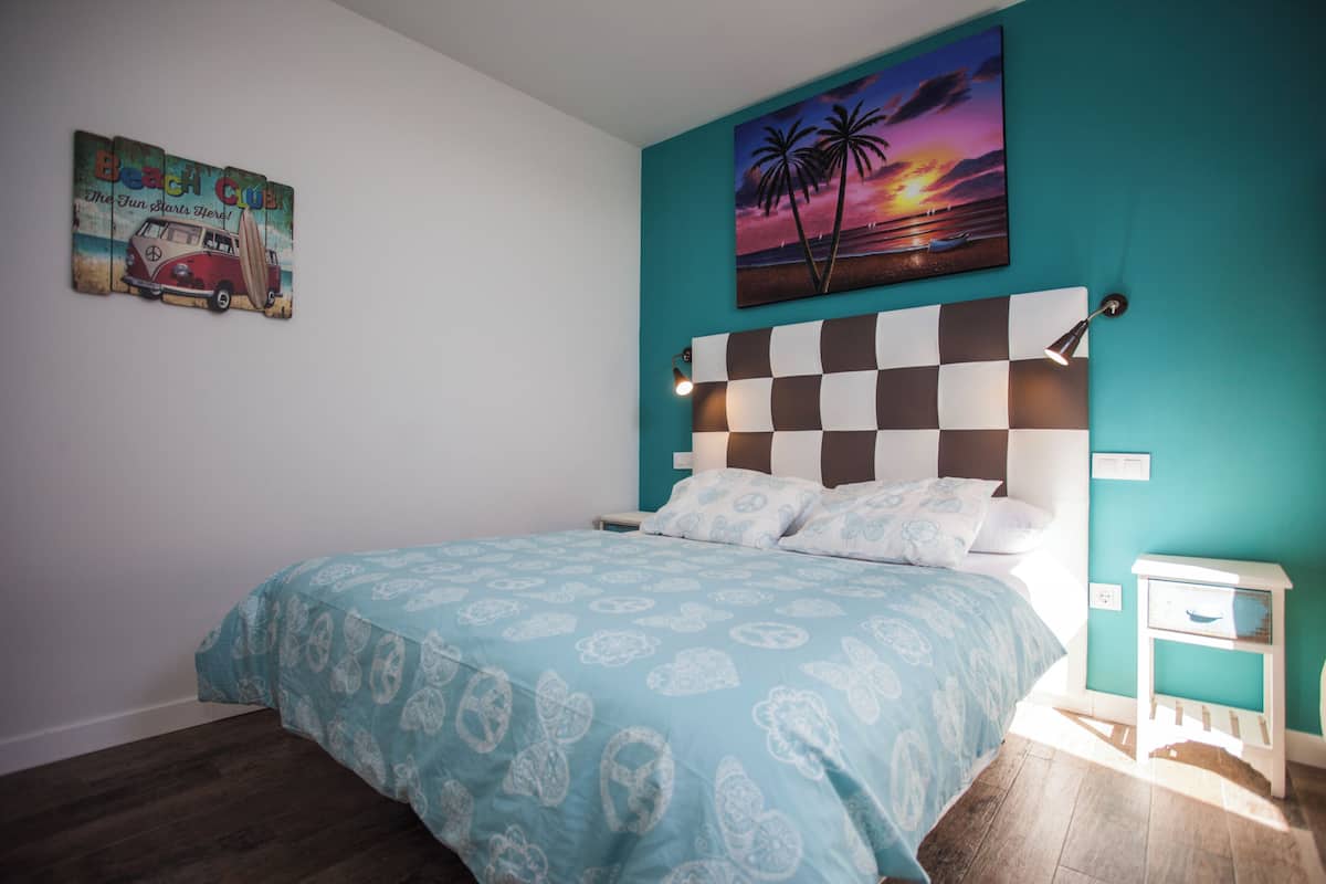 Cortinas blackout, quartos à prova de som, Wi-Fi de cortesia