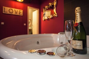 Romantic Studio Suite | Private spa tub