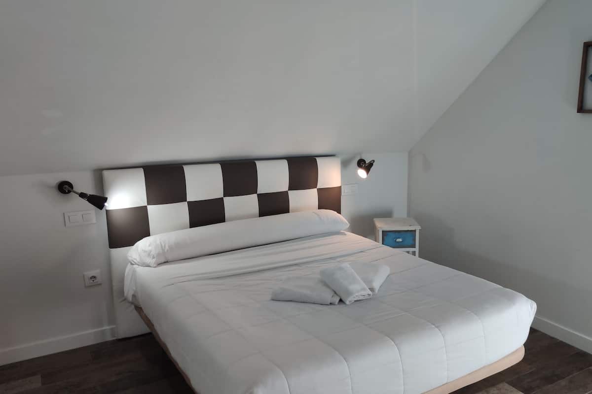 Appartamento Superior, 1 camera da letto | Tende oscuranti, insonorizzazione, Wi-Fi gratuito, lenzuola