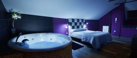 Blackout curtains, soundproofing, free WiFi, bed sheets