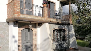 Unclassified image, 4 of 22, button - Trinacria Home (Nicolosi)