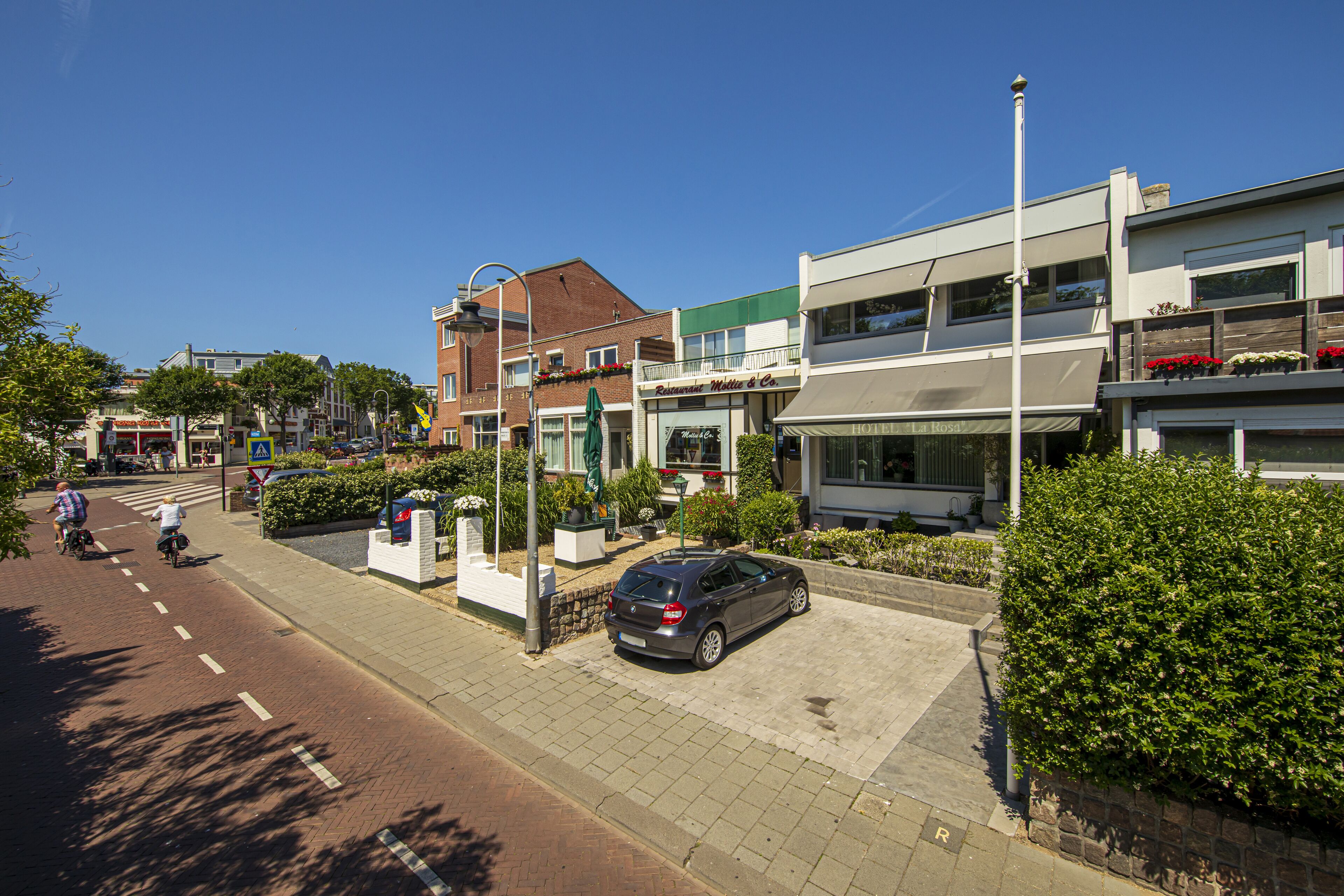 Habitación triple Deluxe, 1 cama Queen size | Vista a la calle