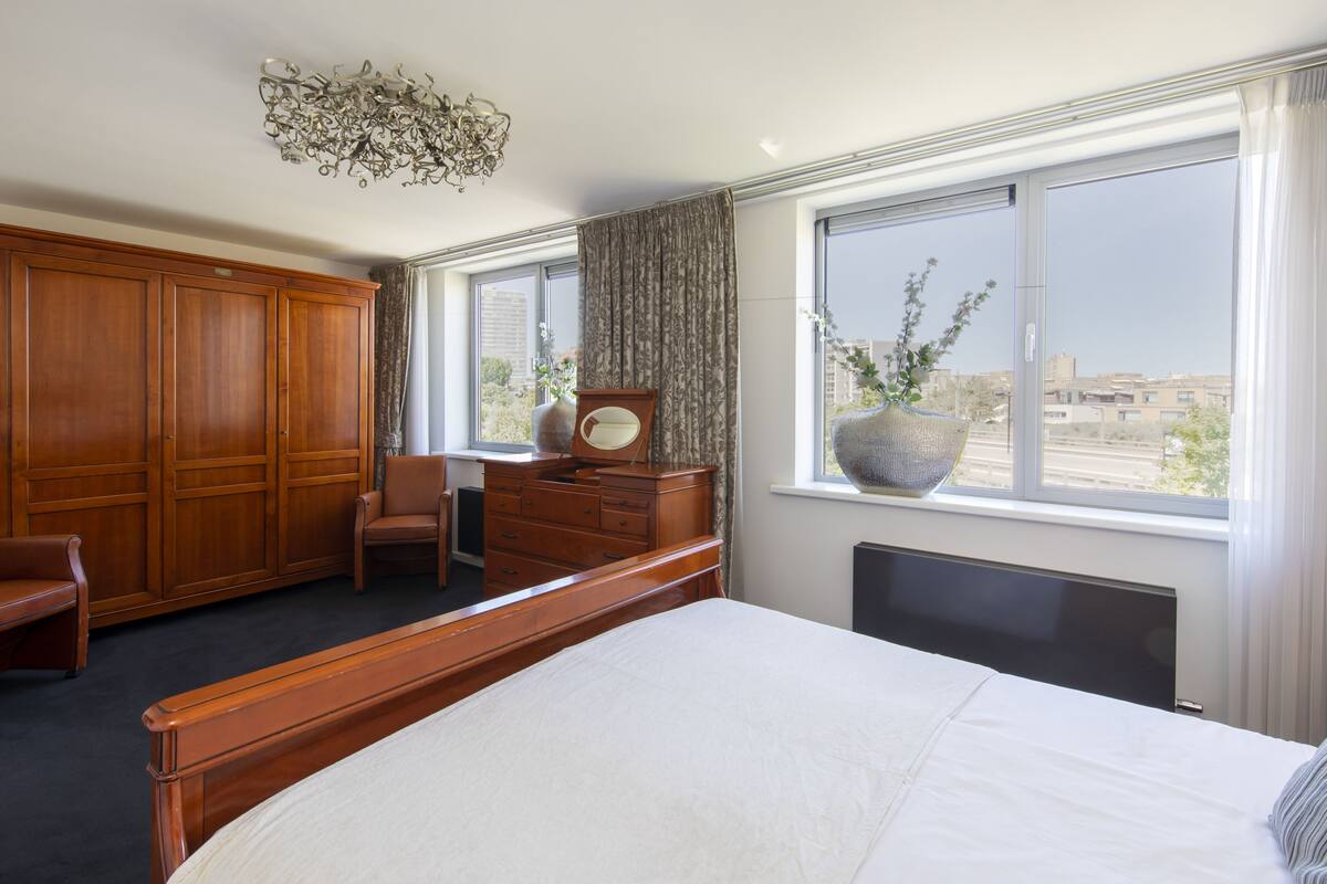 deluxe triple room, 1 queen bed | in-room safe, blackout curtains, iron/ironing board, free wifi