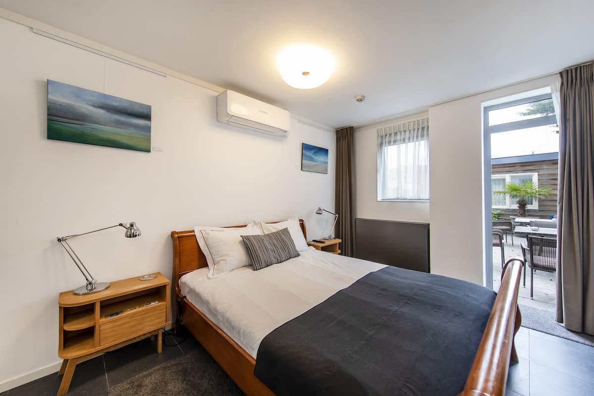 Superior-Doppelzimmer, 1 Queen-Bett | Wohnzimmer | Flachbildfernseher