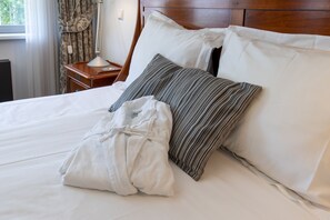 豪華三人房, 1 張加大雙人床 | 客房內保險箱、遮光布/窗簾、熨斗/熨衣板、免費無線上網