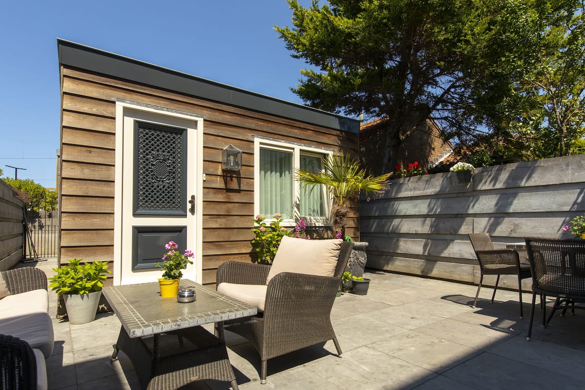 Classic Bungalow | In-room safe, blackout drapes, iron/ironing board (on request)