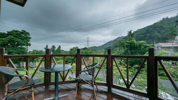 Traditional Double Room, Garden View | Desk, blackout curtains, soundproofing, free cots/infant beds