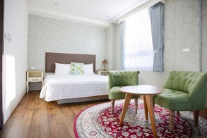 Standard Quadruple Room | Desk, blackout drapes, soundproofing, free cribs/infant beds - R&J GuestHouse (Yuanshan)