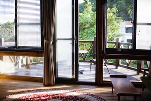 Desk, blackout curtains, soundproofing, free cots/infant beds