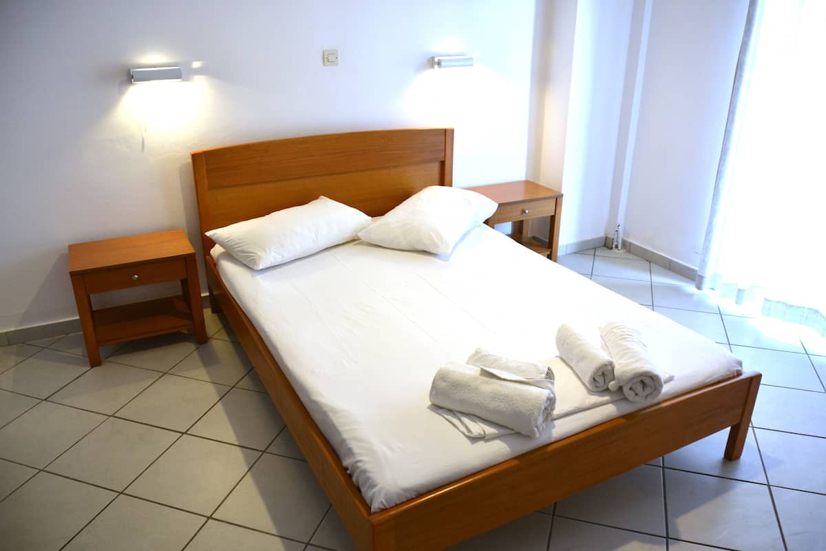 Kamar Double Ekonomi | Setrika/meja setrika, tempat tidur bayi gratis, dan Wi-Fi gratis