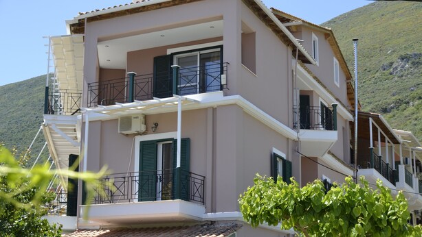 Front of property - Iliaxtida Studios (Lefkada)